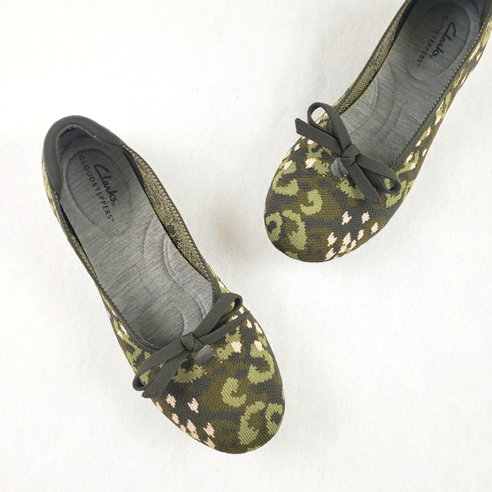 Clarks Cloudsteppers Green Camo Bow Toe Ballet Flats Women's Size 9 Medium